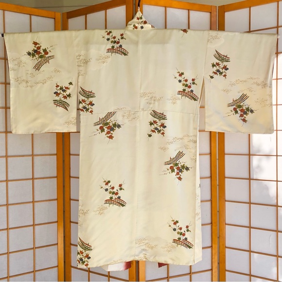 Vintage Silk Cropped Kimono Jacket Robe in Cream - Picture 4 of 13